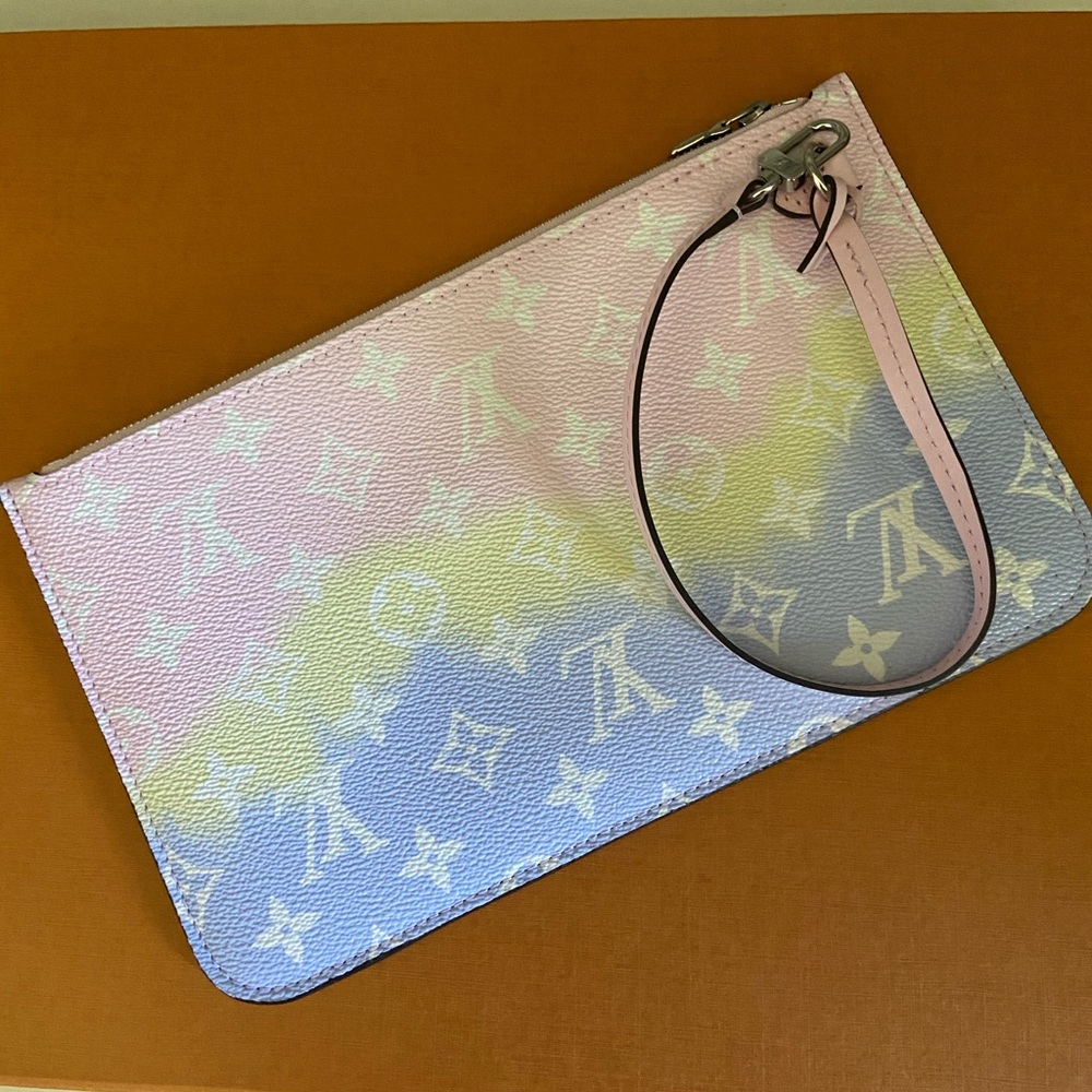 ‼️SOLD‼️New! Louis Vuitton Escale Pastel Pochette!